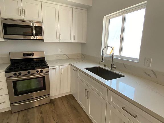 4th image of 22604 Gilmore St