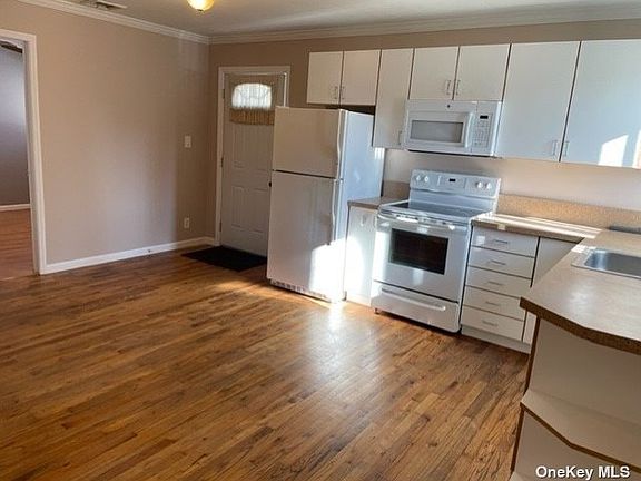 2nd image of 303 Copiague Pl