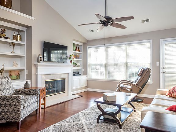 4th image of 1044 Wyndham Hills Dr