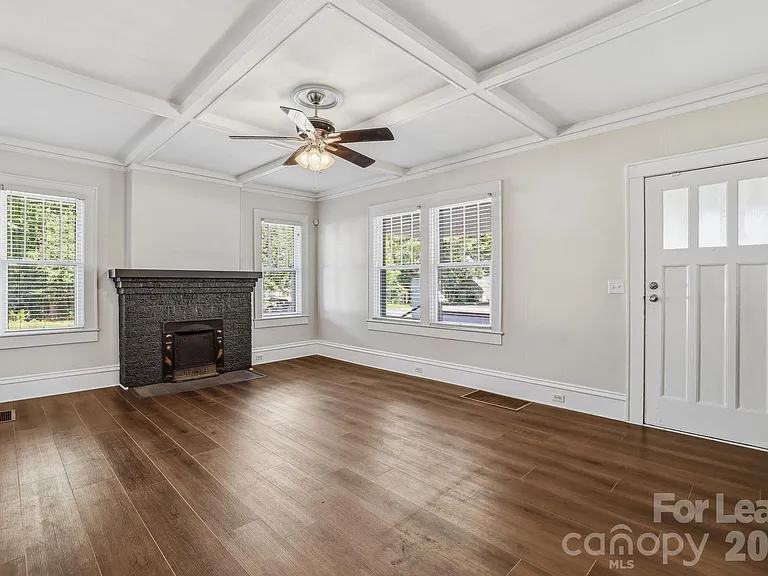 525 W 3rd Ave — Photo 4