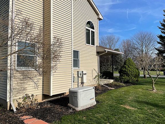 4th image of 9276 Arrowhead Dr W