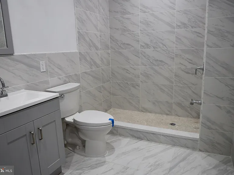 1231 Vine St #1 — Photo 23