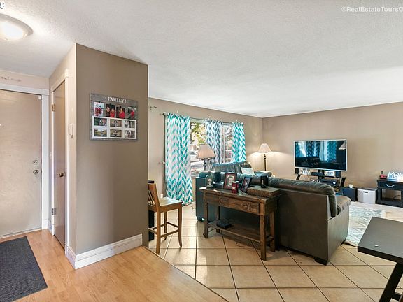 3rd image of 188 NE 20th Dr