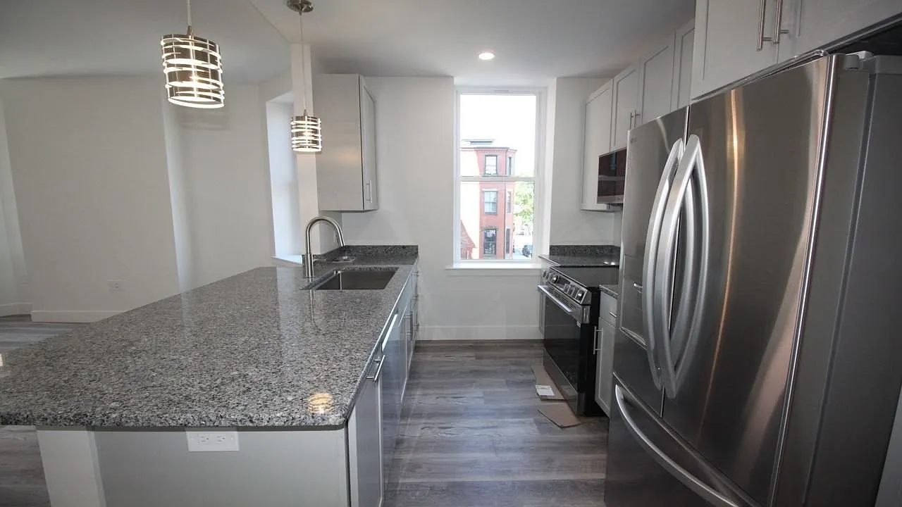 2 bed, 2.0 bath, 99999 sqft, $3,900 — Photo 1