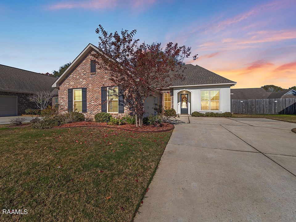 1st image of 111 Piper Crest Ln