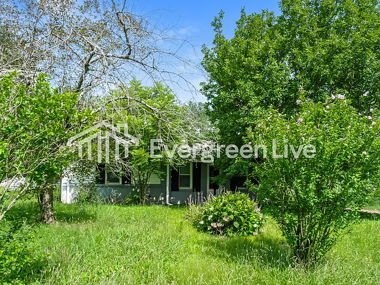121 Edinburgh Dr — Photo 3