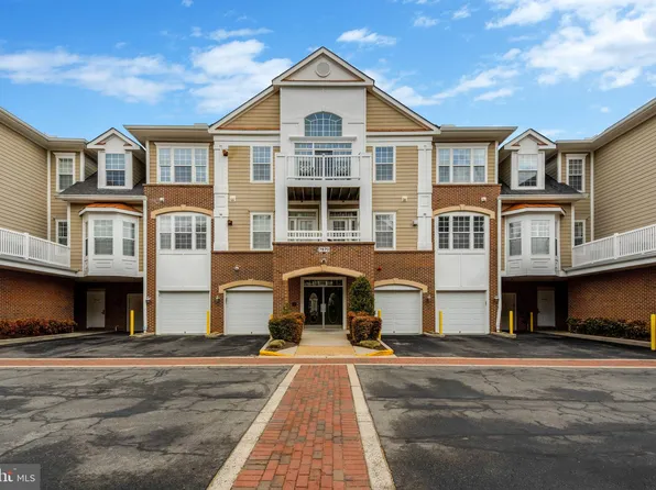 7870 Rolling Woods Ct APT 303, Springfield, VA 22152