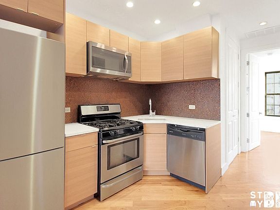 4th image of 382 Quincy St #4