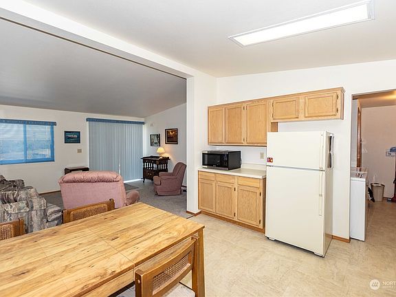 4th image of 258 Lakeview Drive