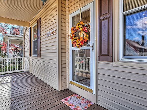 3rd image of 530 Sidney St