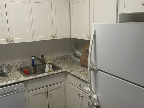 5th image of 53 Delander Ct APT 1