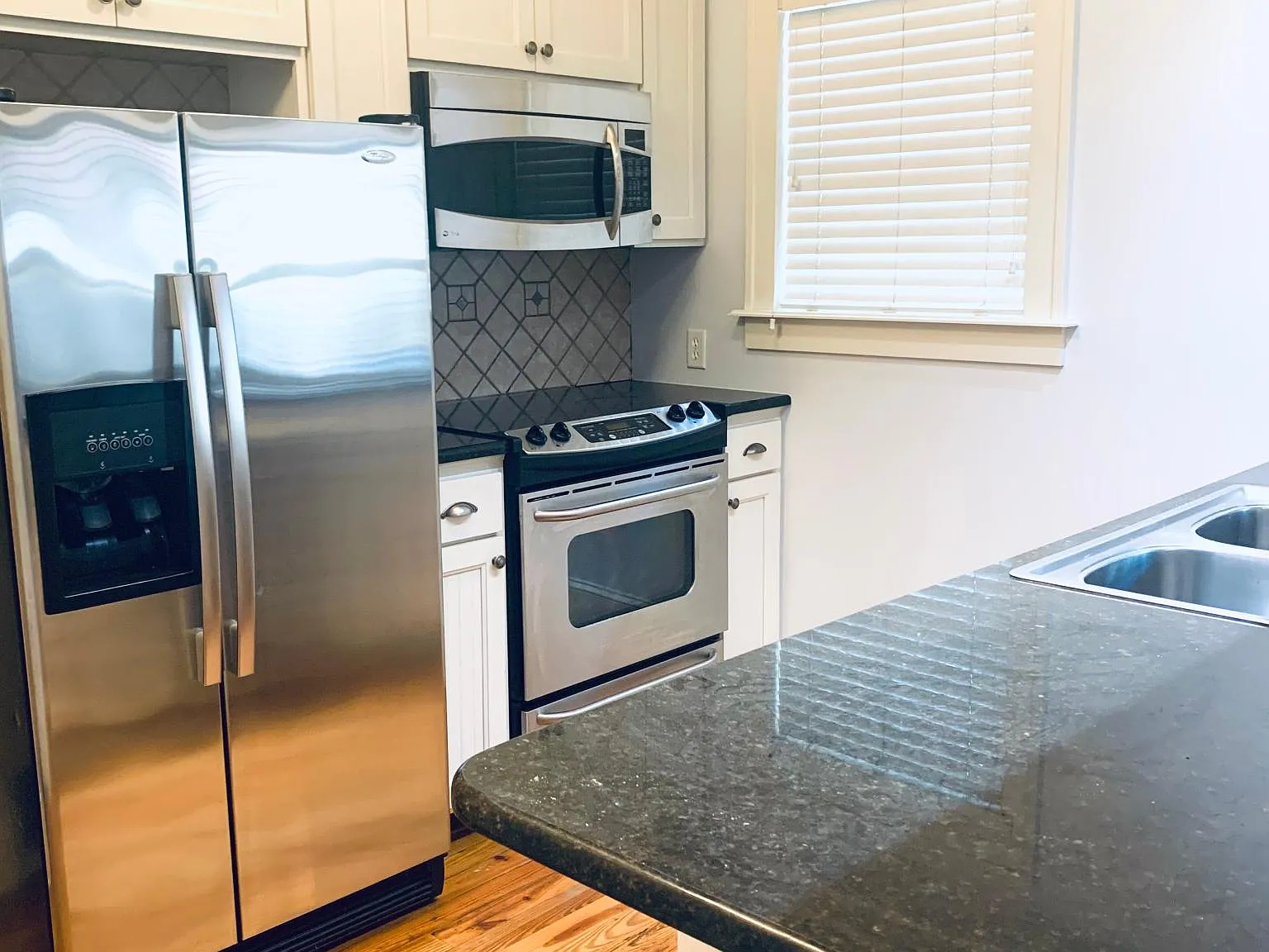 2 bed, 1081 sqft, $2,025 — Photo 4