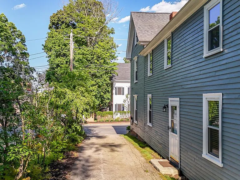 137 Locust St — Photo 4
