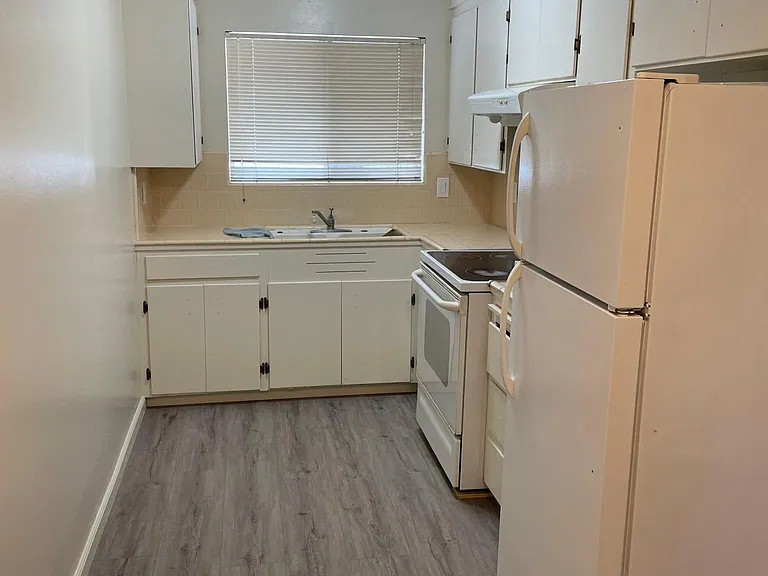 422 S Bernardo Ave — Photo 3