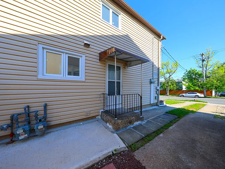 275 Katan Ave #1 — Photo 10