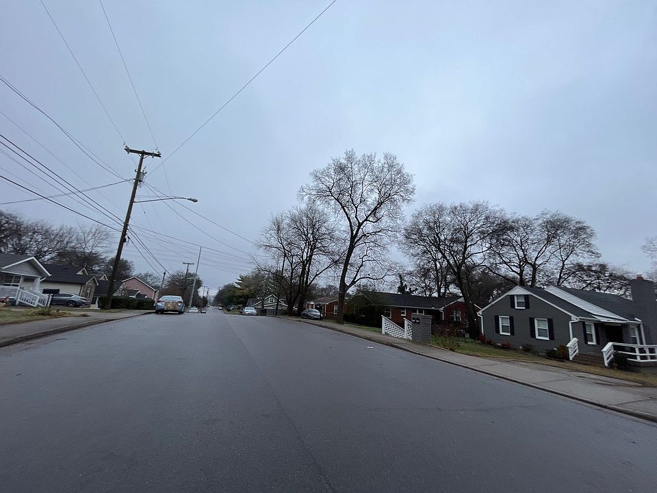 2nd image of 934 32nd Ave N