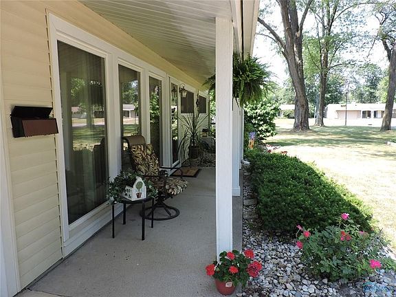 3rd image of 3731 W Lincolnshire Blvd