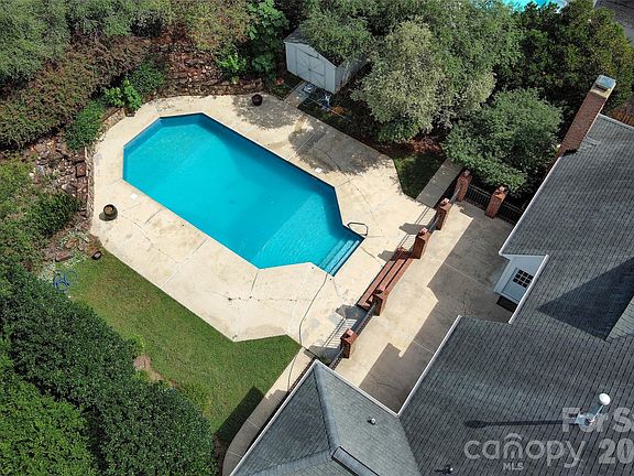 3rd image of 7000 Royce Ct