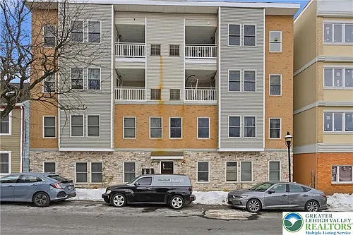 623 Walnut Ave Photo 1