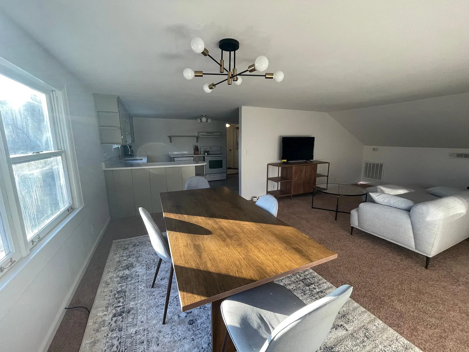 2 bed, 1400 sqft, $1,900 — Photo 4