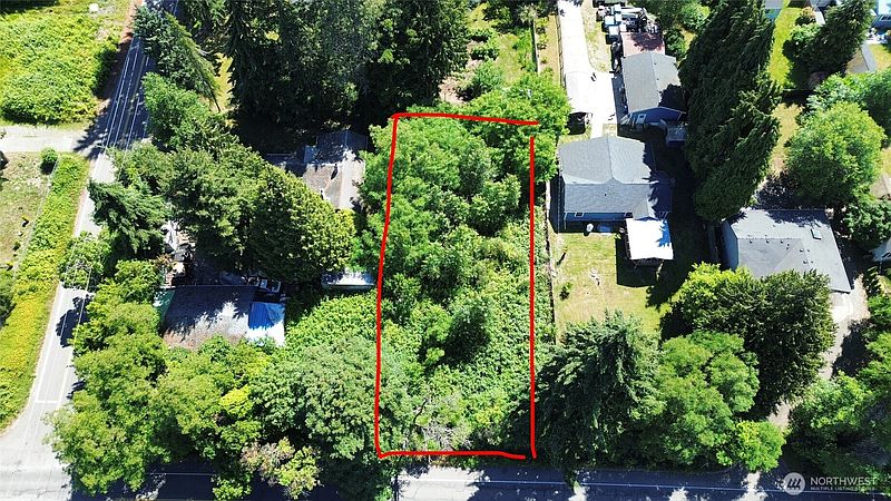 2nd image of 124 8th Avenue S