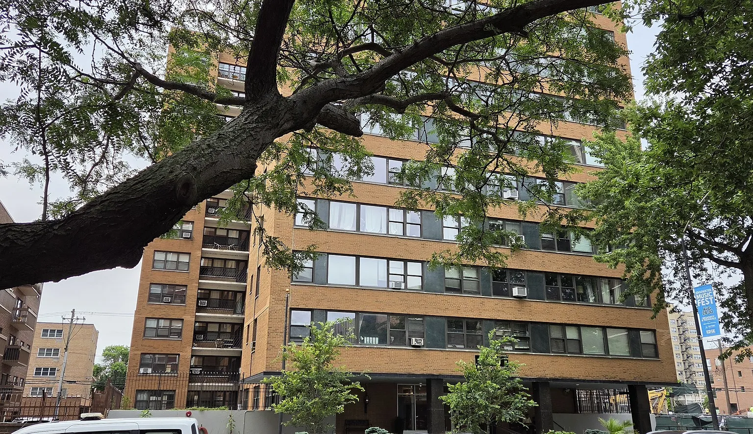 6118 N Sheridan Rd — Photo 2