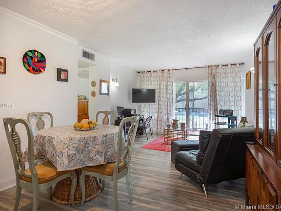 Living/dining area