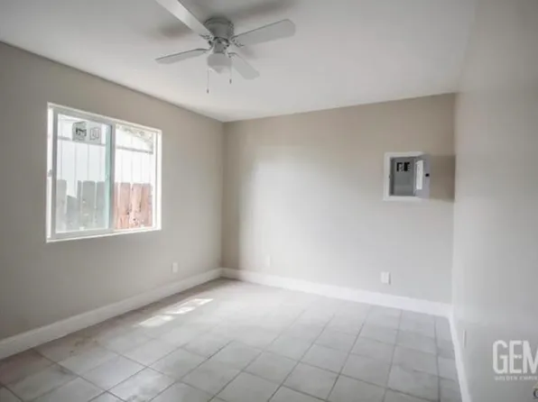 906 Wilson Ave #B, Bakersfield, CA 93308