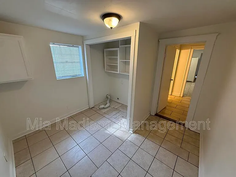 211 W 59th St #A — Photo 14