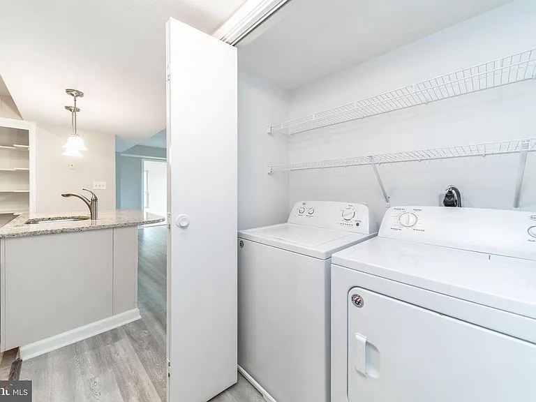 3920 Penderview Dr — Photo 21