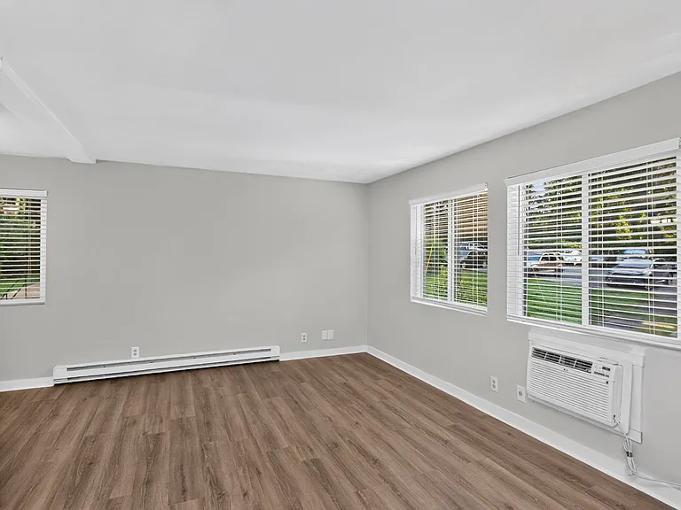 550 Harding Pl #E103 — Photo 8
