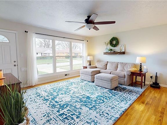 3rd image of 4642 Southwood Dr