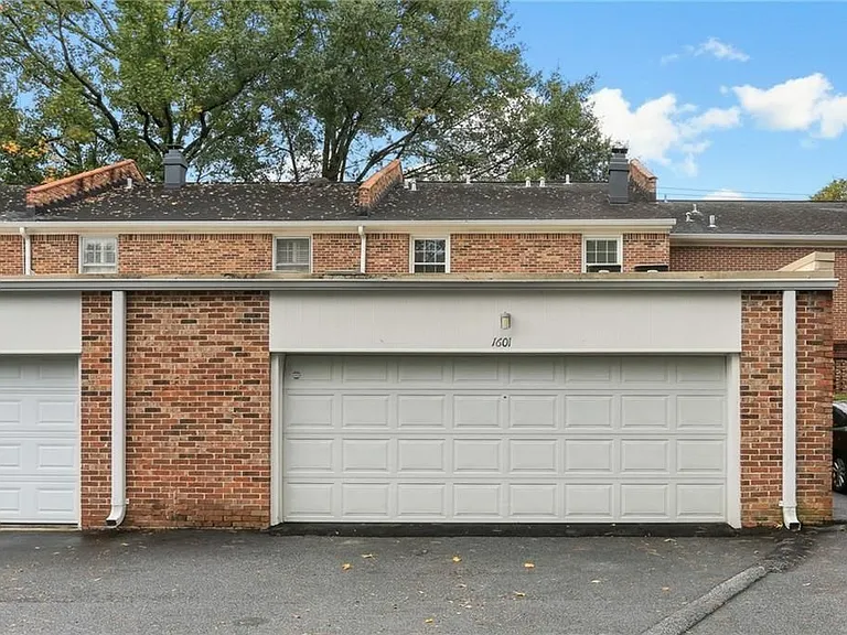 1601 Executive Park Ln — Photo 23