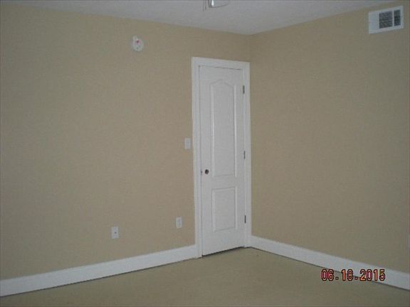 5th image of 2621 Edgewater Dr