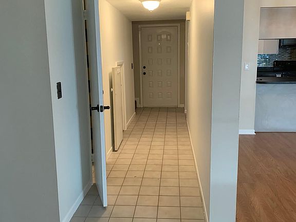 4th image of 725 N Himes Ave