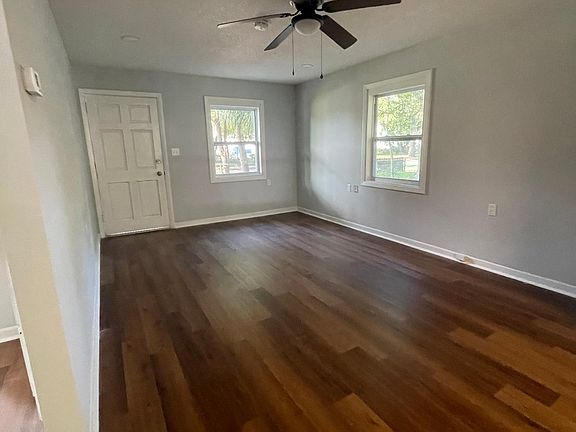 4th image of 8003 Berry Ave