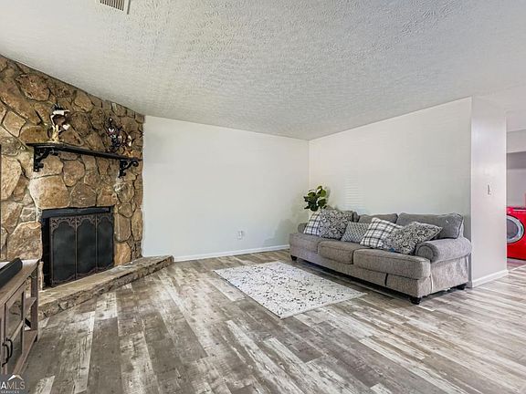 4th image of 1507 Locust Log Way