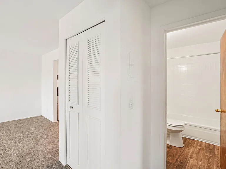 Outer Drive Manor Apartments — Photo 69