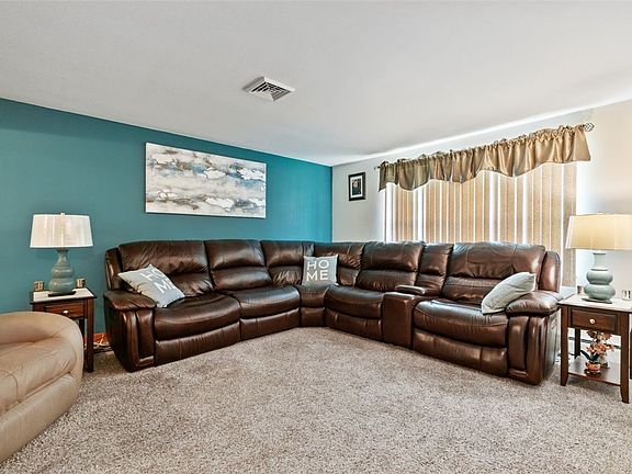 3rd image of 25 Greenlawn Dr
