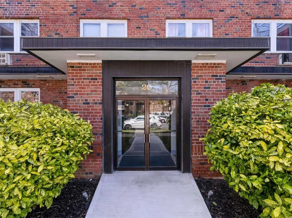 20 Hill Park #2F, Great Neck, NY 11021