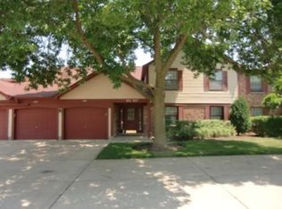 821 Weidner Ct S, Buffalo Grove, IL 60089