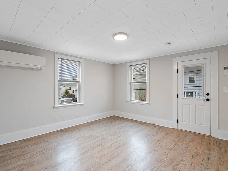 29 Addison St #1R — Photo 5