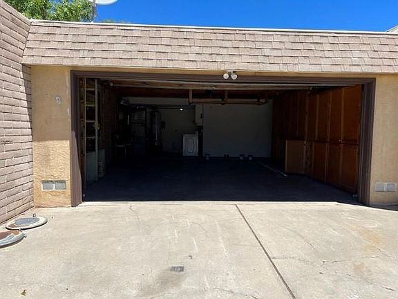 3rd image of 909 Santa Ana Ave SE