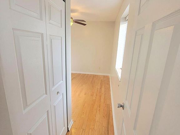2023 Bedroom entrance & closet