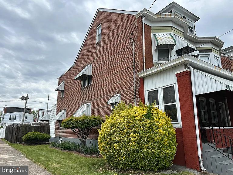 1049 Genesee St — Photo 1