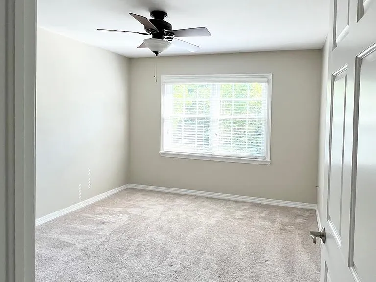 20301 Shelburne Rd #8B — Photo 16