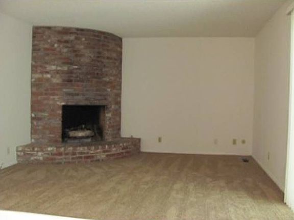 Family area w/fireplace