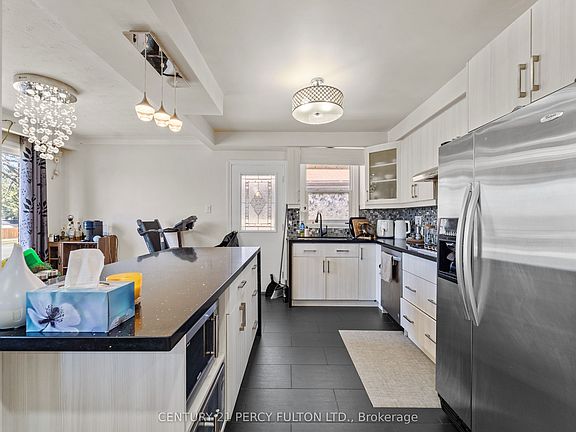 5th image of 826 Brimorton Dr
