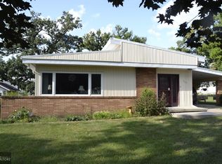 203 E Ohio St, Toledo, IA 52342