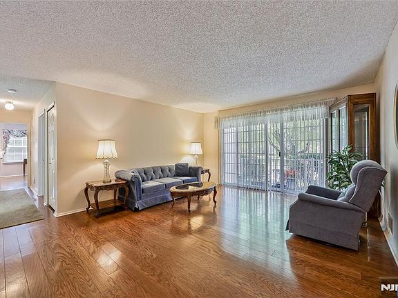 2nd image of 1134 Sycamore Ln